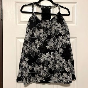 Tankini Swim Top Black/White Floral. Tags cutout. Fits like women’s size 20-22.